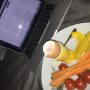 Homeoffice mit Frühstück im Bett